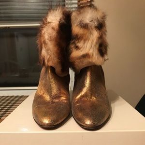 Hollywould designer booties with fur trim . Sz9